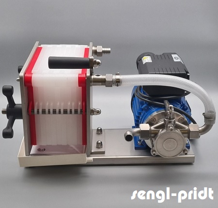 Schichtenfilter 20x20x10 rostfrei mit Pumpe T-25 mit Bypass